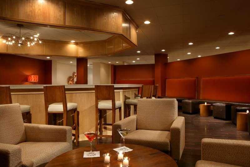 Wyndham Columbus Hotel Worthington Restaurant photo